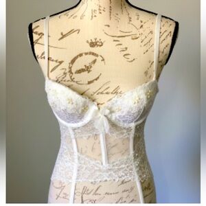 Victoria’s Secrets long Bustier Garter - very gently used size 36B